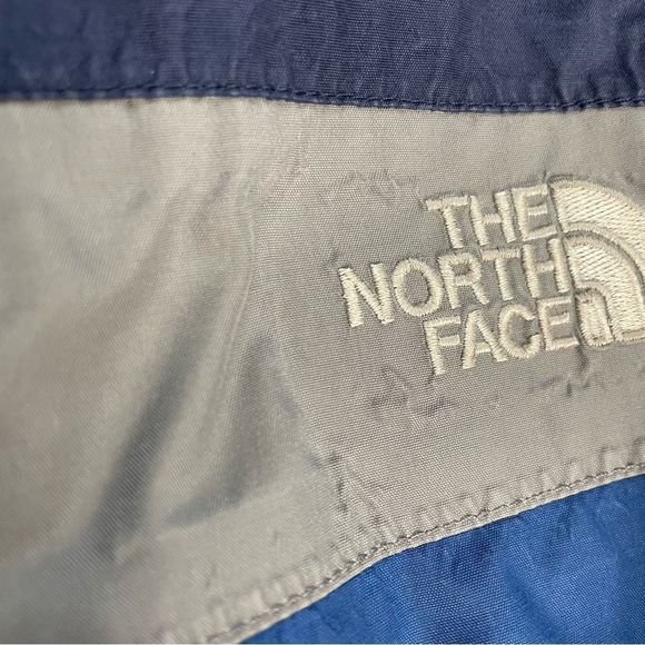 The North Face Lightweight Jacket - Picture 9 of 10